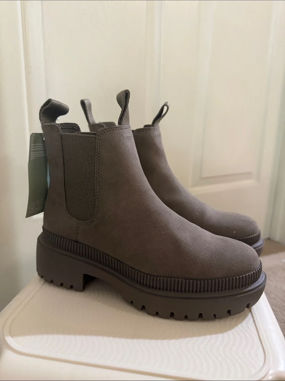 NWT H&M Chelsea boots